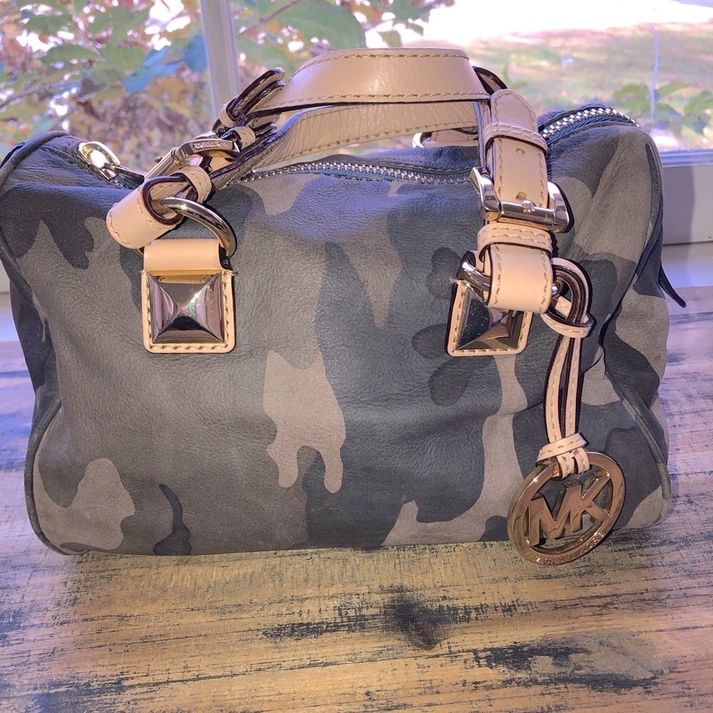EUC AWESOME CONDITION MICHAEL KORS CAMOUFLAGE GRAYSON SATCHEL PURSE